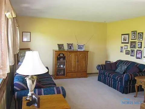 5919 Ayers Rd, Walbridge, OH 43465 photo 5