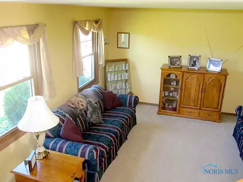 5919 Ayers Rd, Walbridge, OH 43465 photo 4