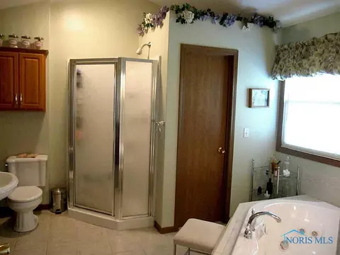 5919 Ayers Rd, Walbridge, OH 43465 photo 8
