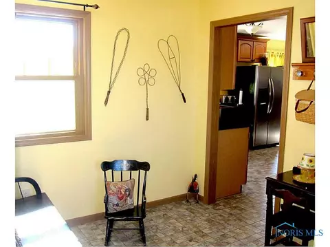 5919 Ayers Rd, Walbridge, OH 43465 photo 2