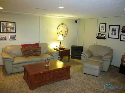 5919 Ayers Rd, Walbridge, OH 43465 photo 15