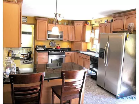 5919 Ayers Rd, Walbridge, OH 43465 photo 3