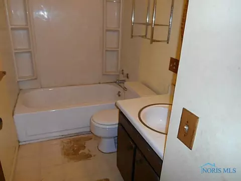 528 Heathshire Dr, Toledo, OH 43607 photo 7