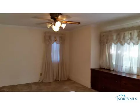 122 N Adrian St, Lyons, OH 43533 photo 8