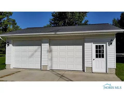 122 N Adrian St, Lyons, OH 43533 photo 4