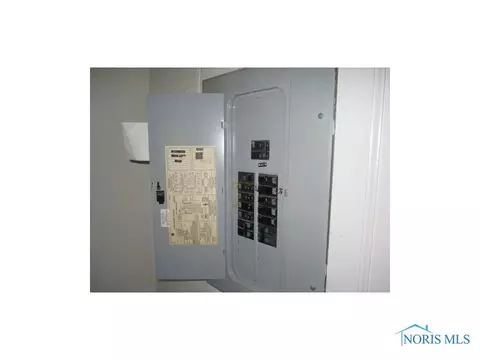 414 Independence Rd, Toledo, OH 43607 photo 9