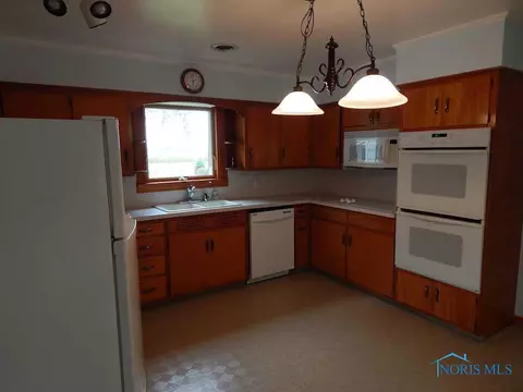 27 Broadview Ave, Luckey, OH 43443 photo 6