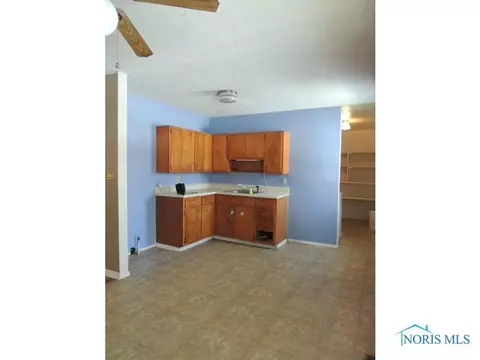 914 S Walnut St, Bryan, OH 43506 photo 7