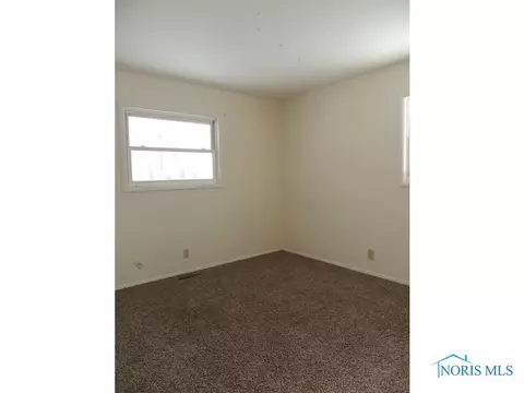 914 S Walnut St, Bryan, OH 43506 photo 5