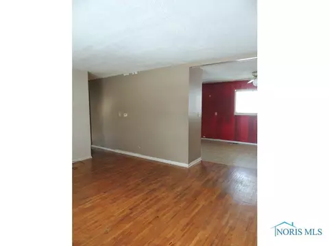 914 S Walnut St, Bryan, OH 43506 photo 3