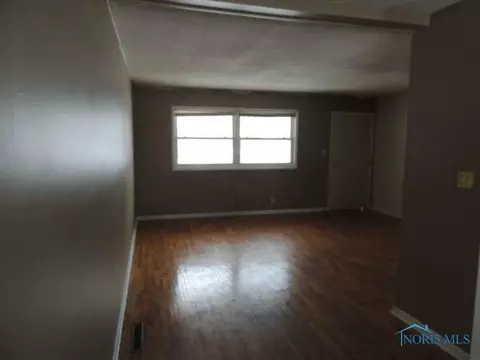 914 S Walnut St, Bryan, OH 43506 photo 2
