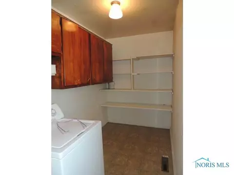 914 S Walnut St, Bryan, OH 43506 photo 6
