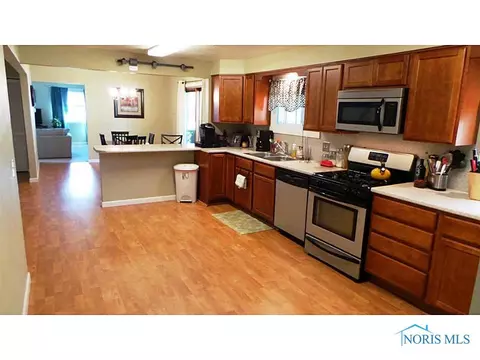 28140 E Broadway, Walbridge, OH 43465 photo 3