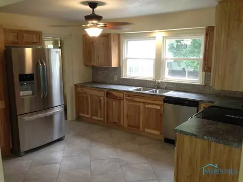 825 Navarre St, Bryan, OH 43506 photo 9