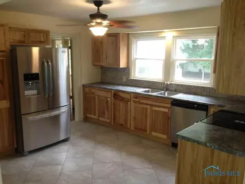 825 Navarre St, Bryan, OH 43506 photo 8