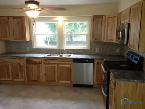 825 Navarre St, Bryan, OH 43506 photo 10
