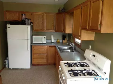 621 E Butler St, Bryan, OH 43506 photo 7