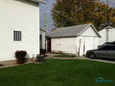 621 E Butler St, Bryan, OH 43506 photo 3