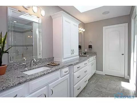 6945 Old Pine Ln, Maumee, OH 43537 photo 4