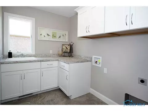 6945 Old Pine Ln, Maumee, OH 43537 photo 8