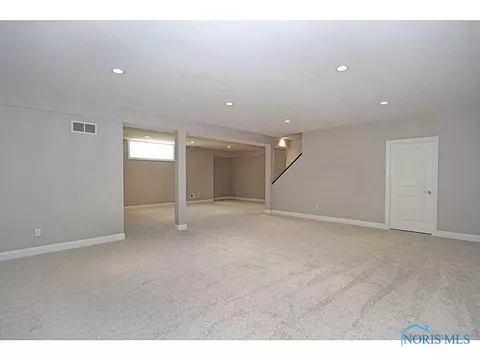 6945 Old Pine Ln, Maumee, OH 43537 photo 11