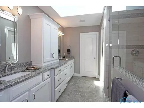 6945 Old Pine Ln, Maumee, OH 43537 photo 5