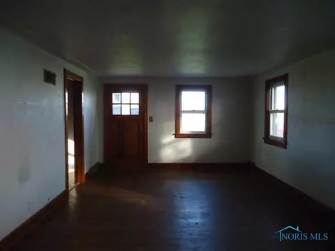 8404 Cedar Point Rd, Oregon, OH 43616 photo 3