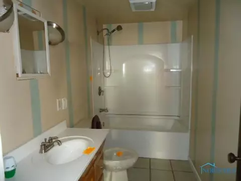 8404 Cedar Point Rd, Oregon, OH 43616 photo 6