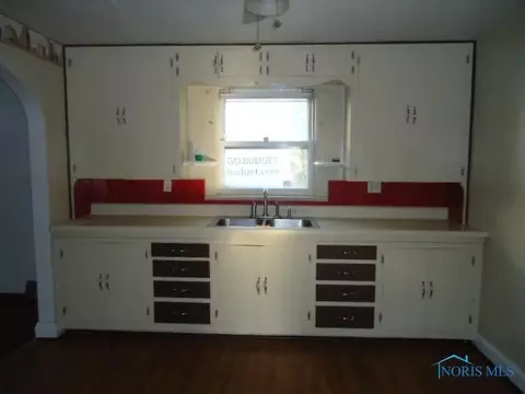8404 Cedar Point Rd, Oregon, OH 43616 photo 5