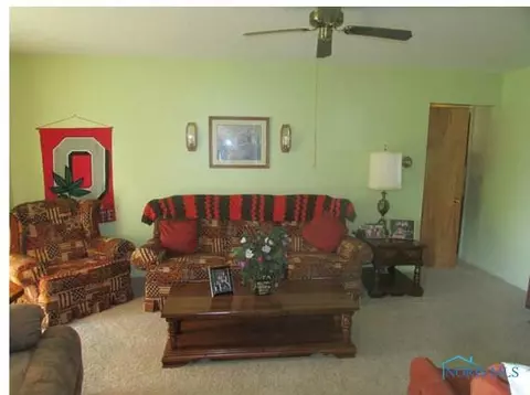 903 E Graceway Dr, Napoleon, OH 43545 photo 2
