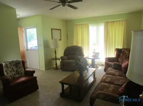 903 E Graceway Dr, Napoleon, OH 43545 photo 3