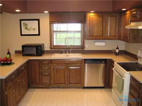 823 Cardinal Dr, Bryan, OH 43506 photo 4