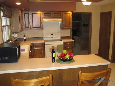 823 Cardinal Dr, Bryan, OH 43506 photo 5