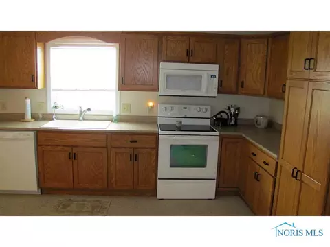 16726 County Road D, Bryan, OH 43506 photo 2