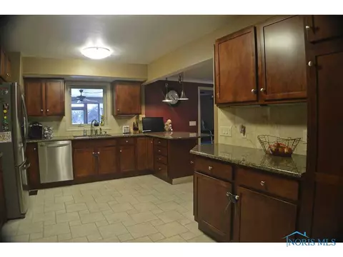 3503 Fleitz Rd, Oregon, OH 43616 photo 4