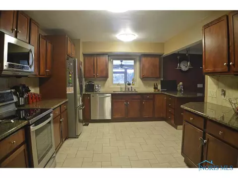 3503 Fleitz Rd, Oregon, OH 43616 photo 2