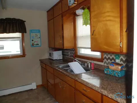 315 E Pierce, Bryan, OH 43506 photo 2