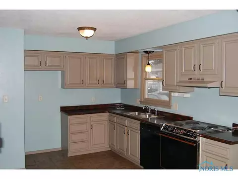 223 Cherry St, Mccomb, OH 45858 photo 5