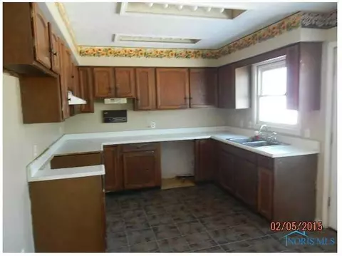 29370 E Broadway St, Walbridge, OH 43465 photo 8