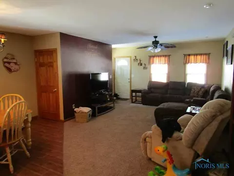105 E 5th, Genoa, OH 43430 photo 2