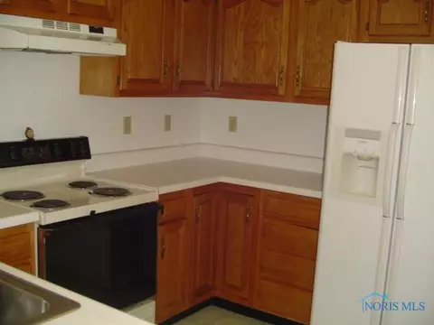 1613 Colonial Ln, Bryan, OH 43506 photo 5