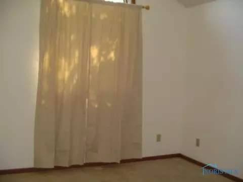1613 Colonial Ln, Bryan, OH 43506 photo 10