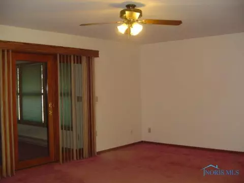 1613 Colonial Ln, Bryan, OH 43506 photo 2