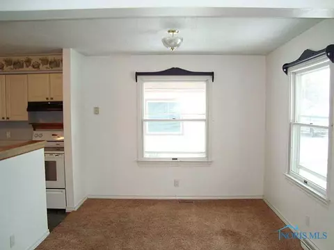 101 Guy St, Walbridge, OH 43465 photo 6