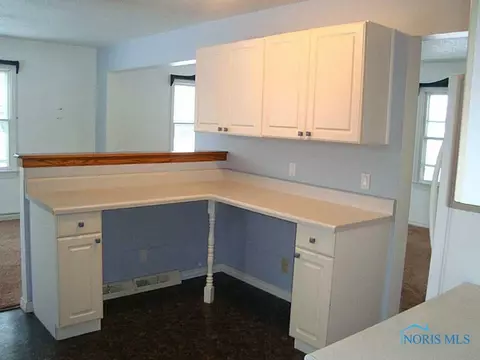 101 Guy St, Walbridge, OH 43465 photo 8