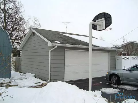 101 Guy St, Walbridge, OH 43465 photo 3
