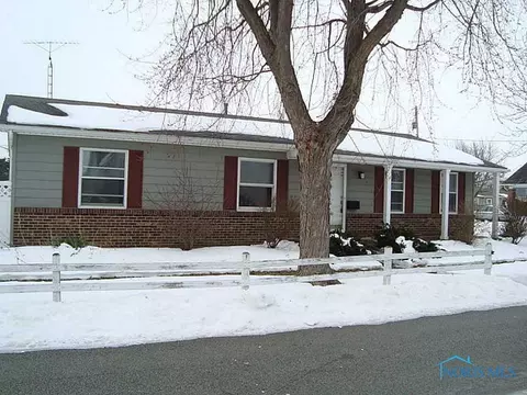 101 Guy St, Walbridge, OH 43465 photo 1
