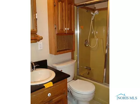 101 Guy St, Walbridge, OH 43465 photo 10