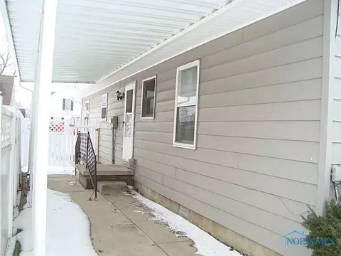 101 Guy St, Walbridge, OH 43465 photo 2