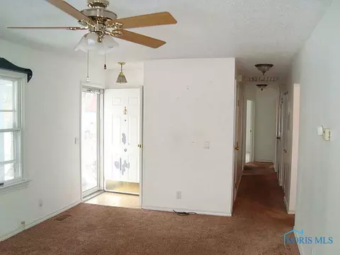 101 Guy St, Walbridge, OH 43465 photo 4